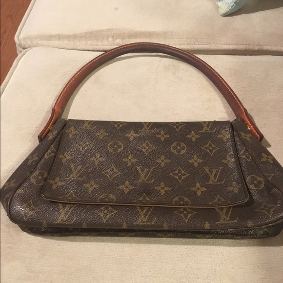 Louis Vuitton Mini Looping bag!