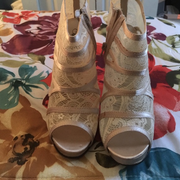Brand new lace booties