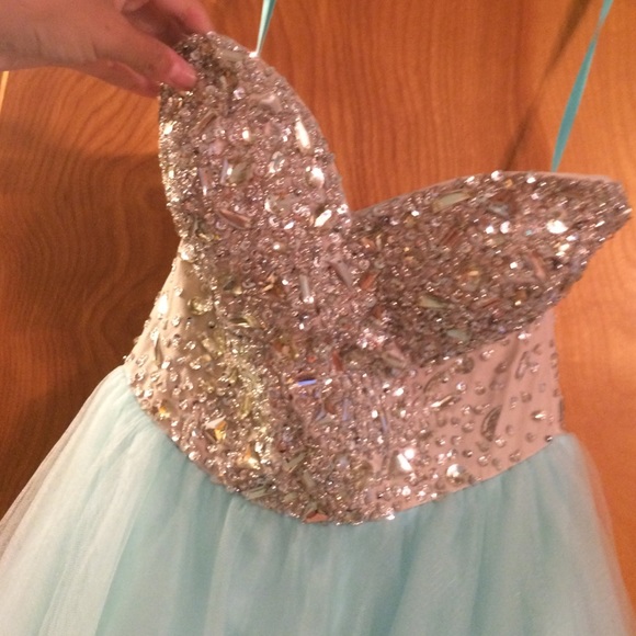 Short sequined dress - Picture 2 of 4