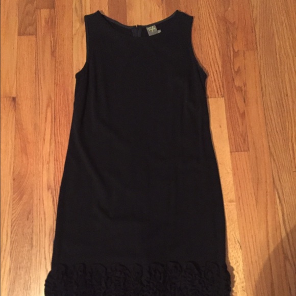Ann Taylor LBD size 10. Knee length.
