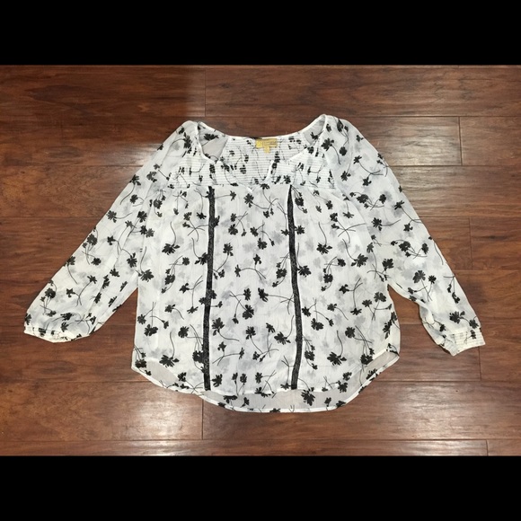 Gorgeous Vera wang light weight shirt