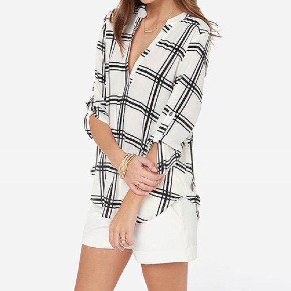 Plaid Print Roll-Tab V-Neck Blouse - Picture 2 of 4