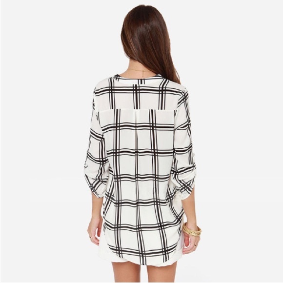 Plaid Print Roll-Tab V-Neck Blouse - Picture 3 of 4