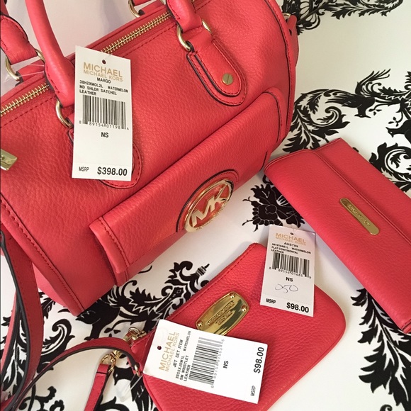 ๐ NWT! Michael Kors Leather 3 Piece Set! - Picture 2 of 9