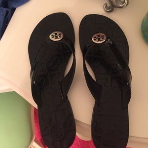 Tory burch black flip flops