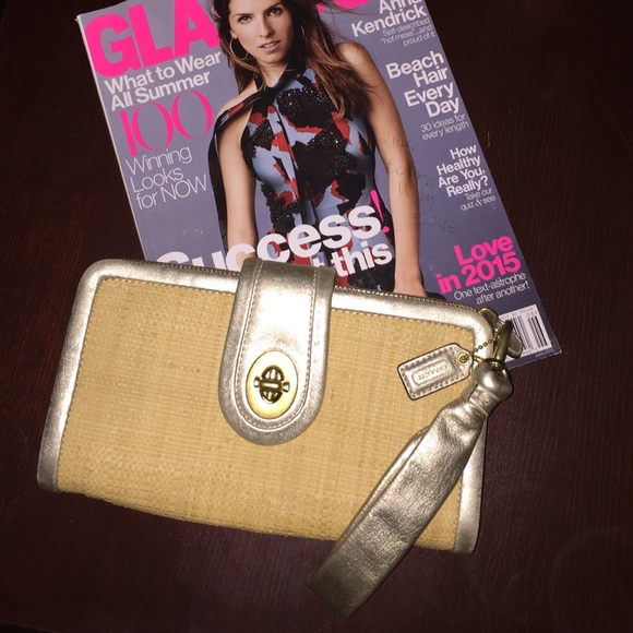 ✨Authentic COACH Straw Clutch  ✨💋