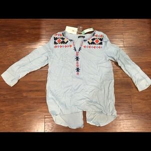 Amazing never worn shirt !!! Super cute and unique