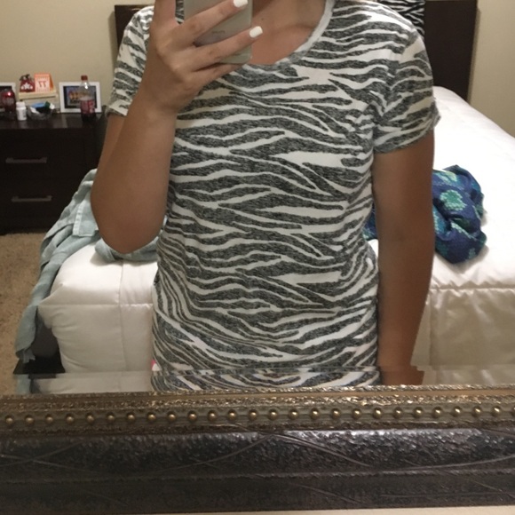 Zebra striped t shirt - Picture 1 of 2