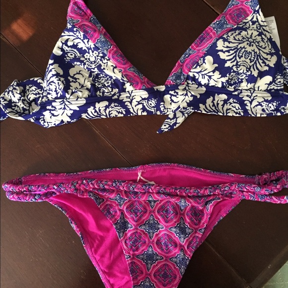 O'neill bikini (top: small ; bottom: medium)