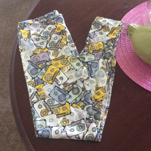 OS beautiful LuLaRoe legging. Last day up