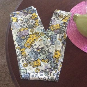 OS beautiful LuLaRoe legging. Last day up