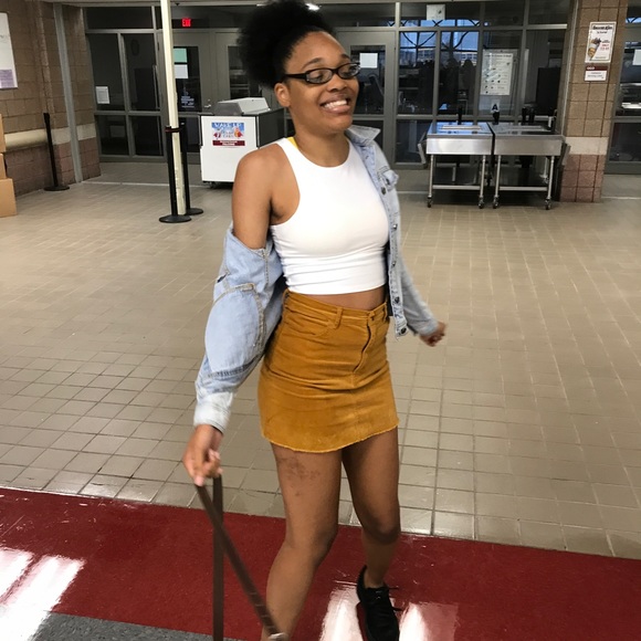 Meet your Posher, Nyla - Picture 3 of 3