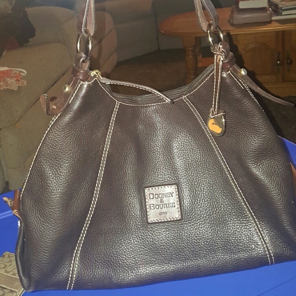 Dooney and Bourke leather purse - Picture 1 of 4
