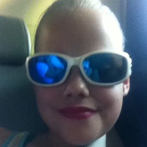 Meet your Posher, Elaine