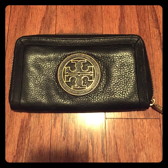 Tory Butch wallet