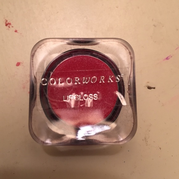 Colorworks Red lipgloss - Picture 1 of 2