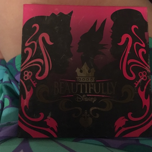 BeautifullyDisney"Midnight Hour"eye shadow palette