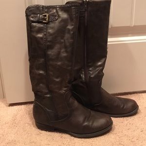 Bare traps dark brown boots with buckle