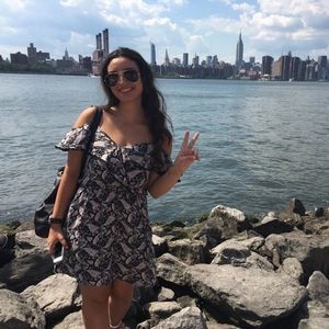 Meet your Posher, Kahina