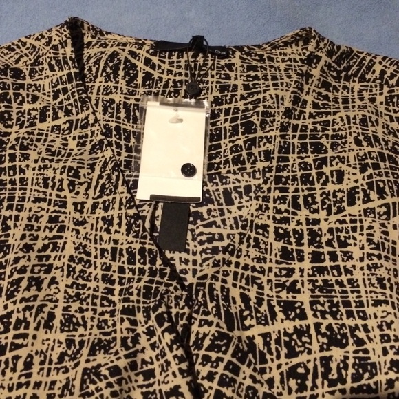 Patterned top - Picture 2 of 4
