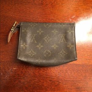 Louis Vuitton poche toilette 15