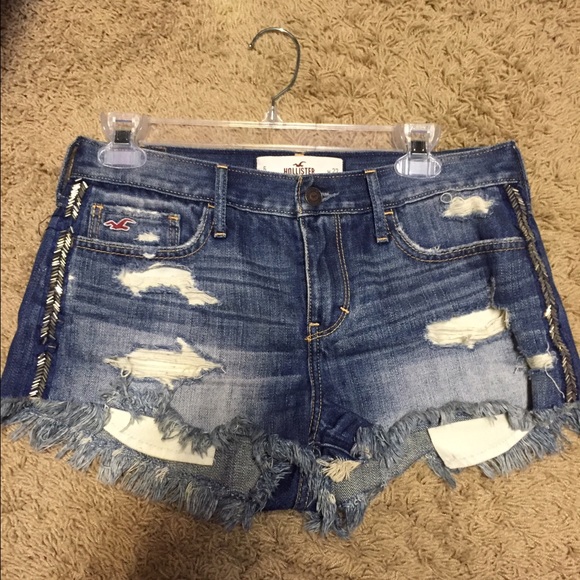 Size 5 Hollister super flattering cut-off shorts!