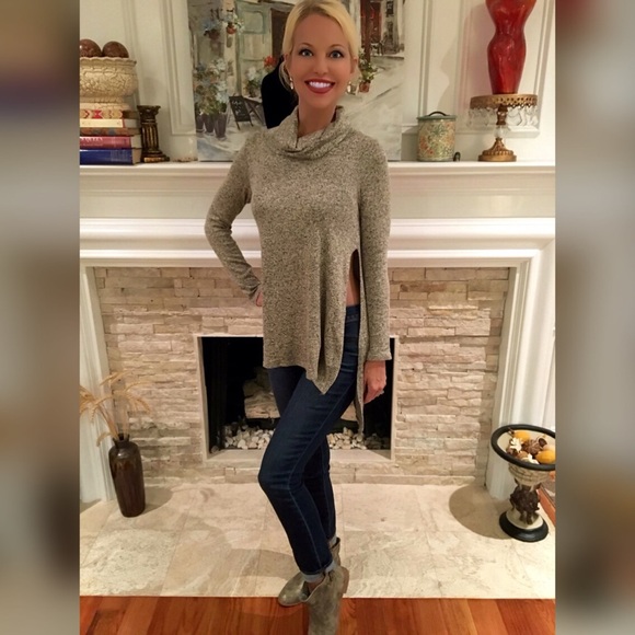 ! Side split tunic sweater in sand/black!  LAST 1 - Picture 3 of 3