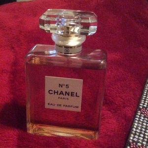 Chanel No5 perfume
