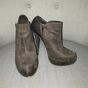 Black Booties 👢