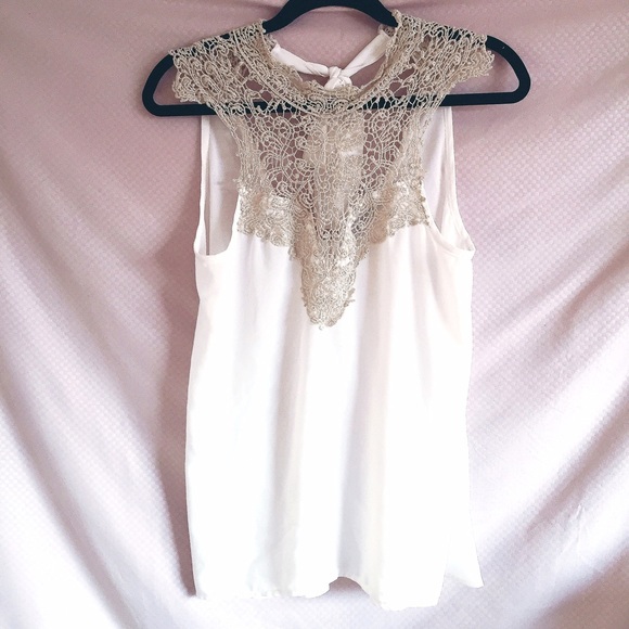 🚫SOLD🚫 Golden Shimmer Lace White Top - Picture 2 of 4