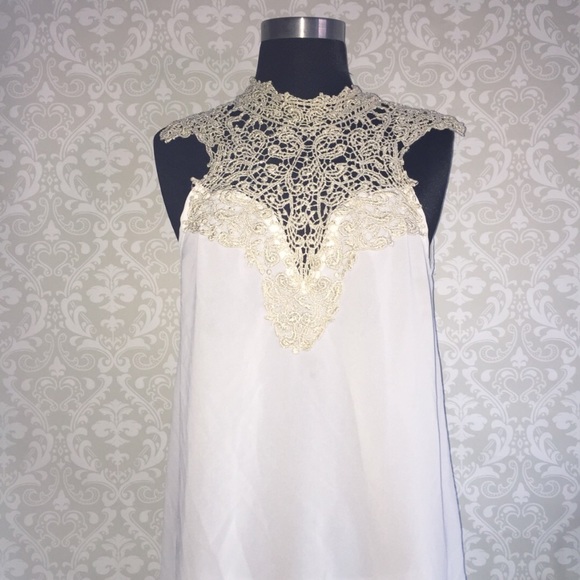 🚫SOLD🚫 Golden Shimmer Lace White Top - Picture 4 of 4