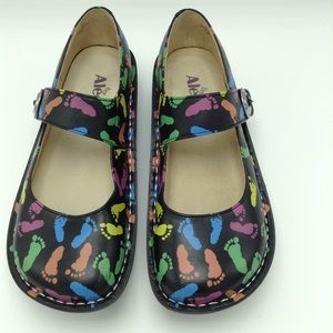 Alegira nursing shoes  footprints size 7