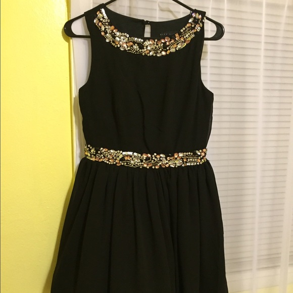 Special occasion dress - Picture 1 of 4