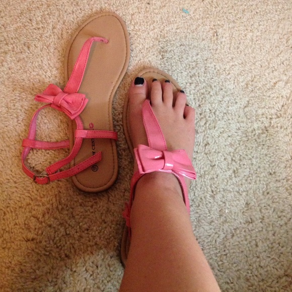 Bow tie sandals - Picture 2 of 2