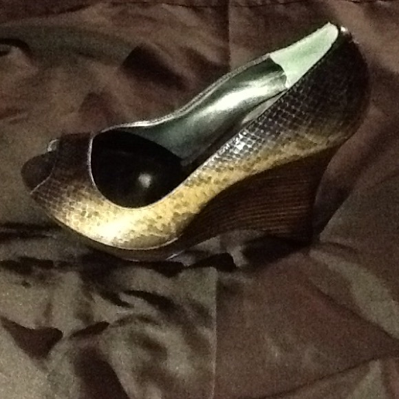 Carlos Santana heals size 8.5 medium