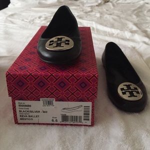 Tory burch! Reva ballet size 6.5 black and silver