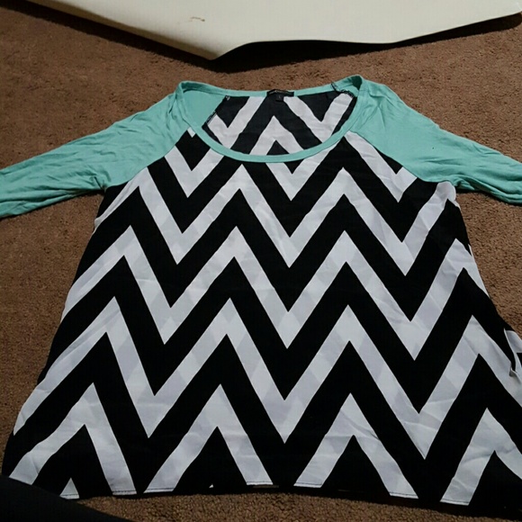 Chevron 3/4 sleeve top
