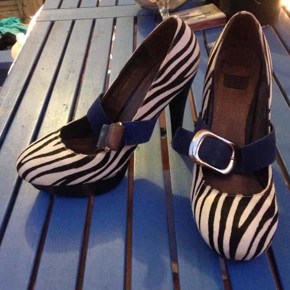 NYLA extravaganza pumps