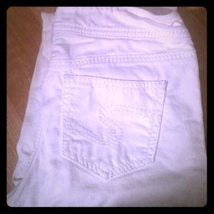 Like New- White Silver Jeans Suki Capri W26