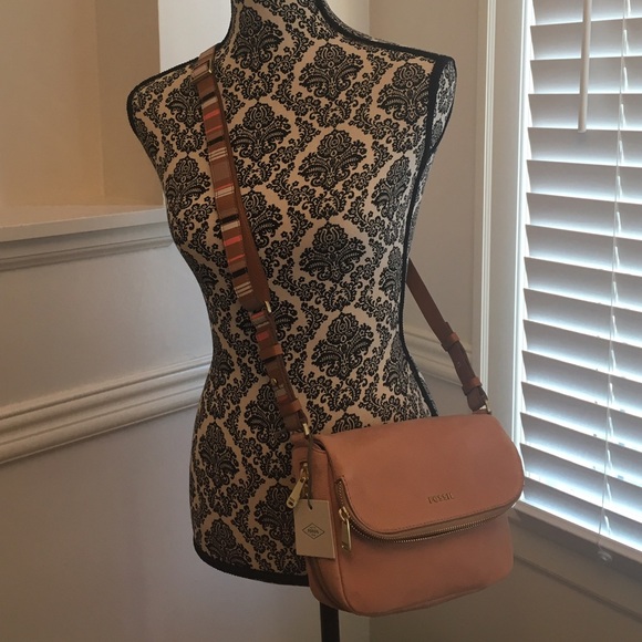 Fossil leather light pink shell Preston flap purse - Picture 2 of 4