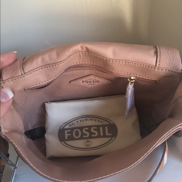 Fossil leather light pink shell Preston flap purse - Picture 3 of 4