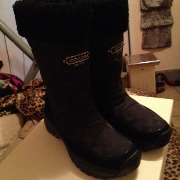 Shoes - Picture 1 of 4