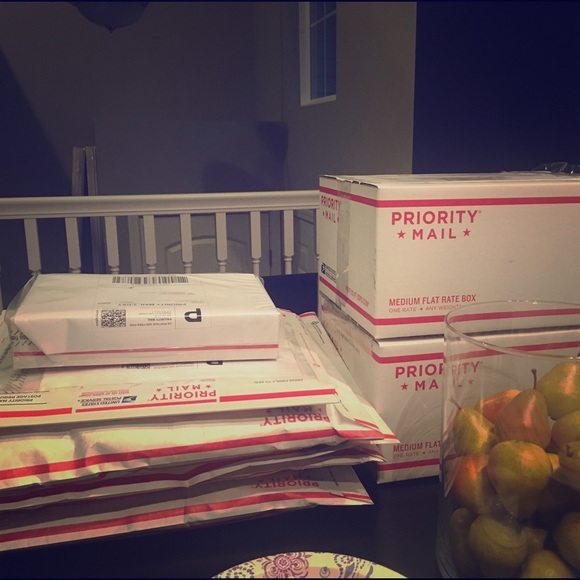 Sending out goodies 😍