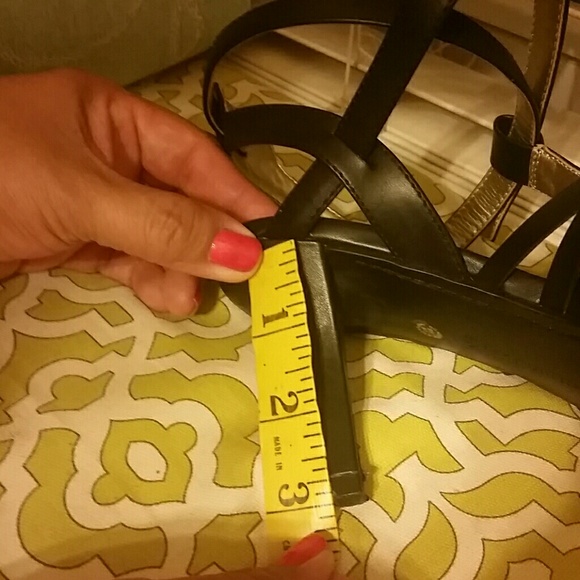 EXTRA PICS OF LIZ CLAIBORNE HEEL