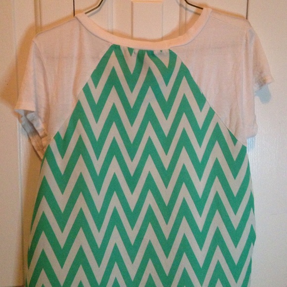 Cute designed top - Picture 2 of 2