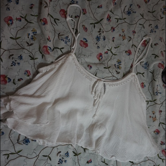 White, flowy crop top in good condition