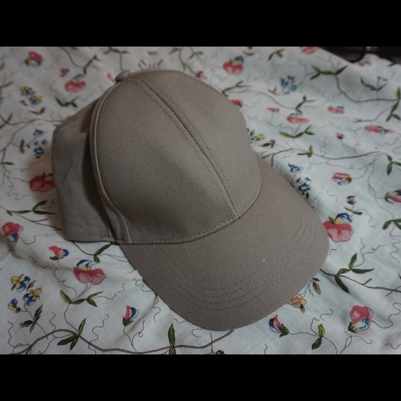 Beige hat from Windsor