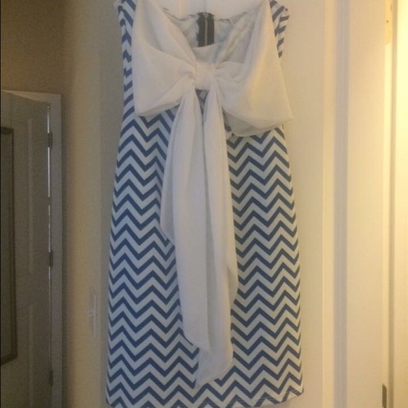Bow dress small