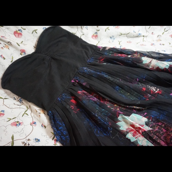 Strapless dress - Picture 2 of 3