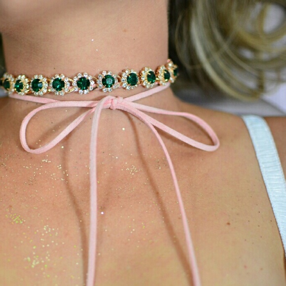 Emerald Choker - Picture 2 of 2